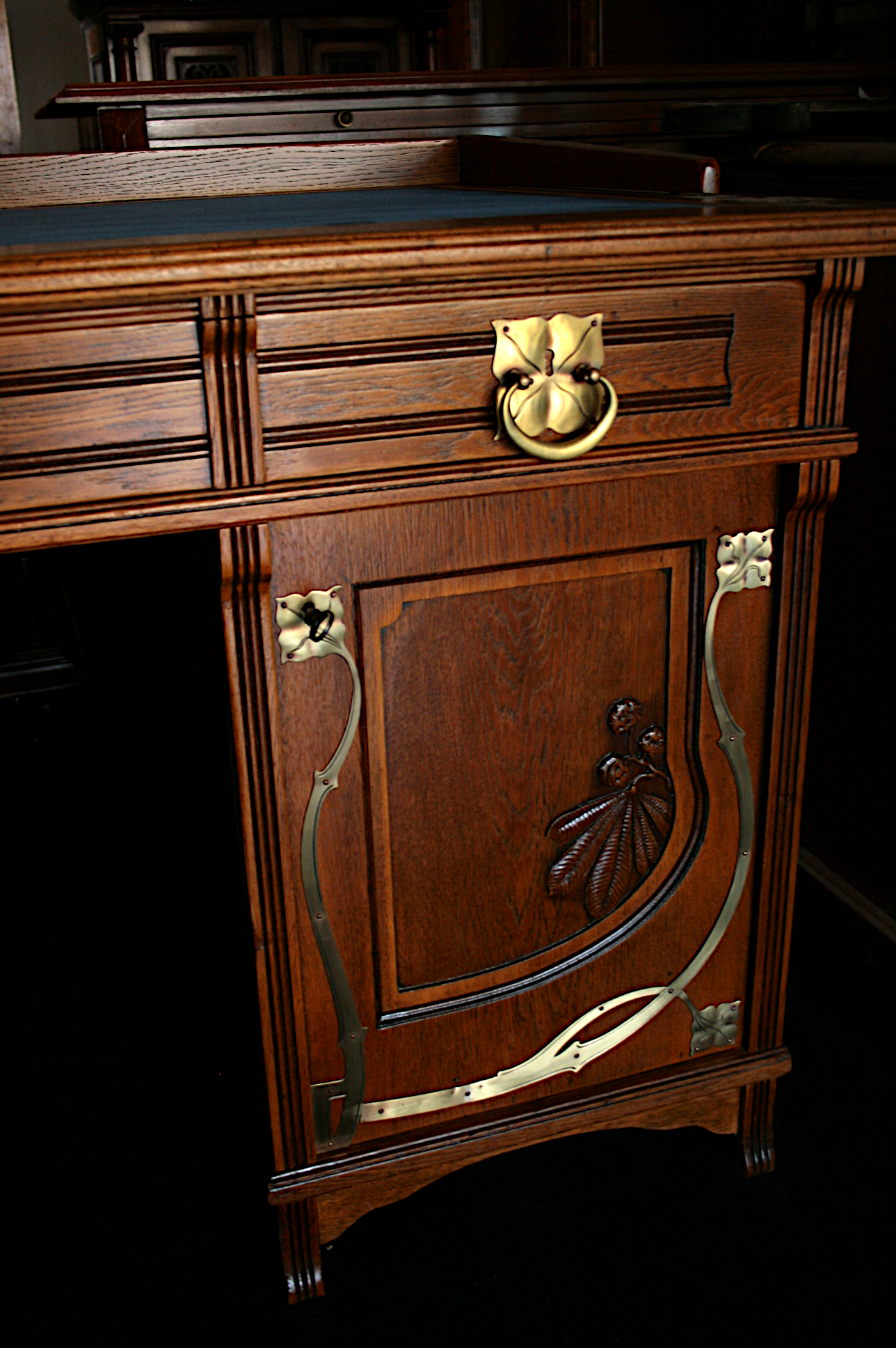 Jugendstil-Schreibtisch um 1910 Jugendstil-Schreibtisch um 1910